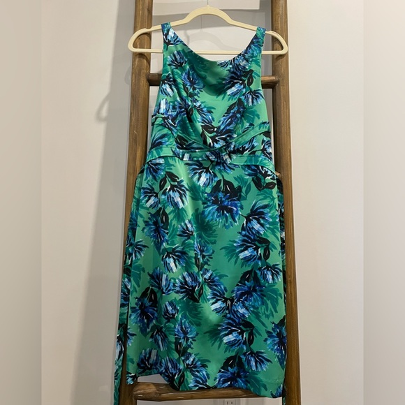 Banana Republic Dresses & Skirts - Banana Republic size 6 midi dress